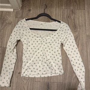 Long sleeve flower top never worn.
